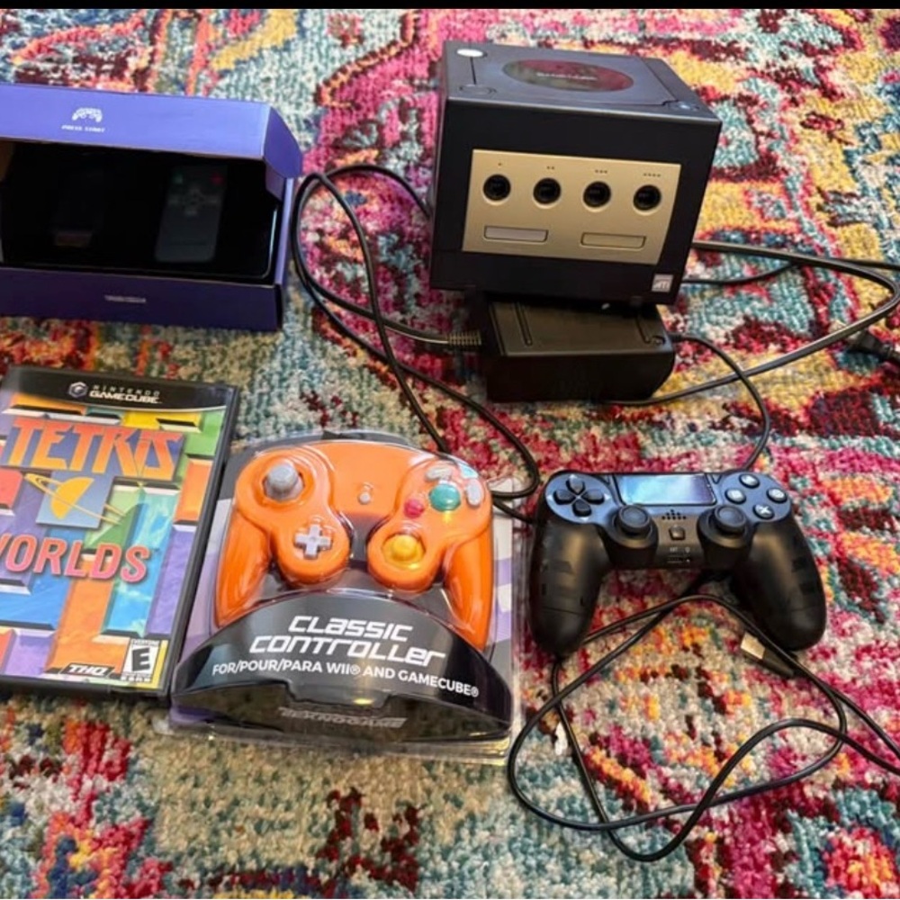 GameCube Console with 2 controllers, hdmi adaptor & power cord, 1 game & sd card